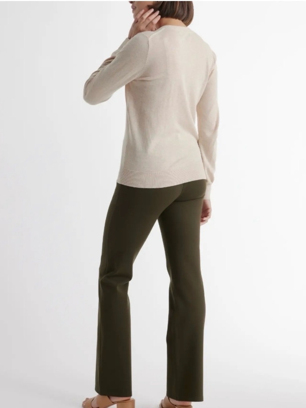 Perfect Quince Lightweight Cotton Cashmere V-Neck Sweater in Heathered Oatmeal - Picture 4 of 9